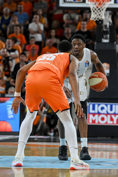 展现出强大 展现出强大